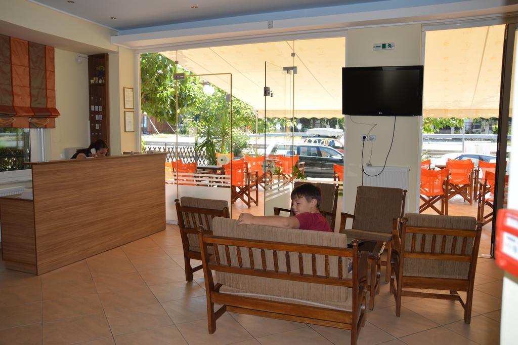 Marvi Hotel Kamena Vourla Buitenkant foto