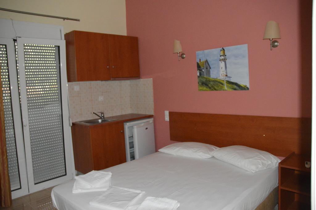 Marvi Hotel Kamena Vourla Buitenkant foto