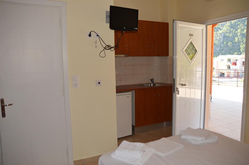 Marvi Hotel Kamena Vourla Buitenkant foto